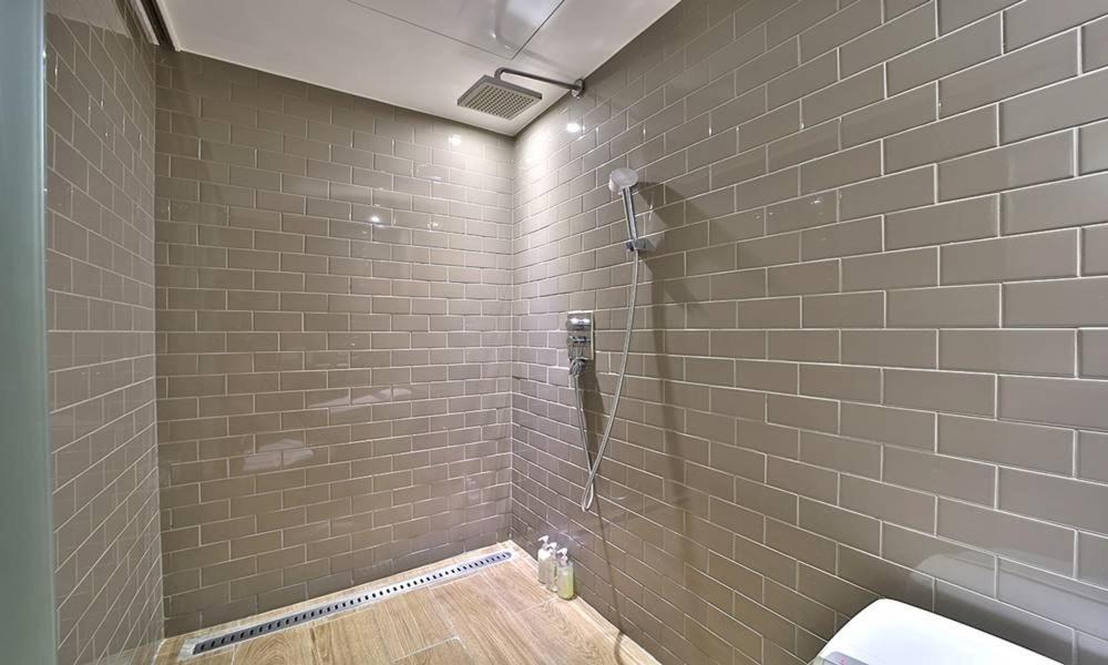 Seomyeon Hound Hotel 1St Street Busan Phòng bức ảnh
