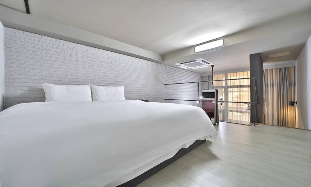 Seomyeon Hound Hotel 1St Street Busan Phòng bức ảnh