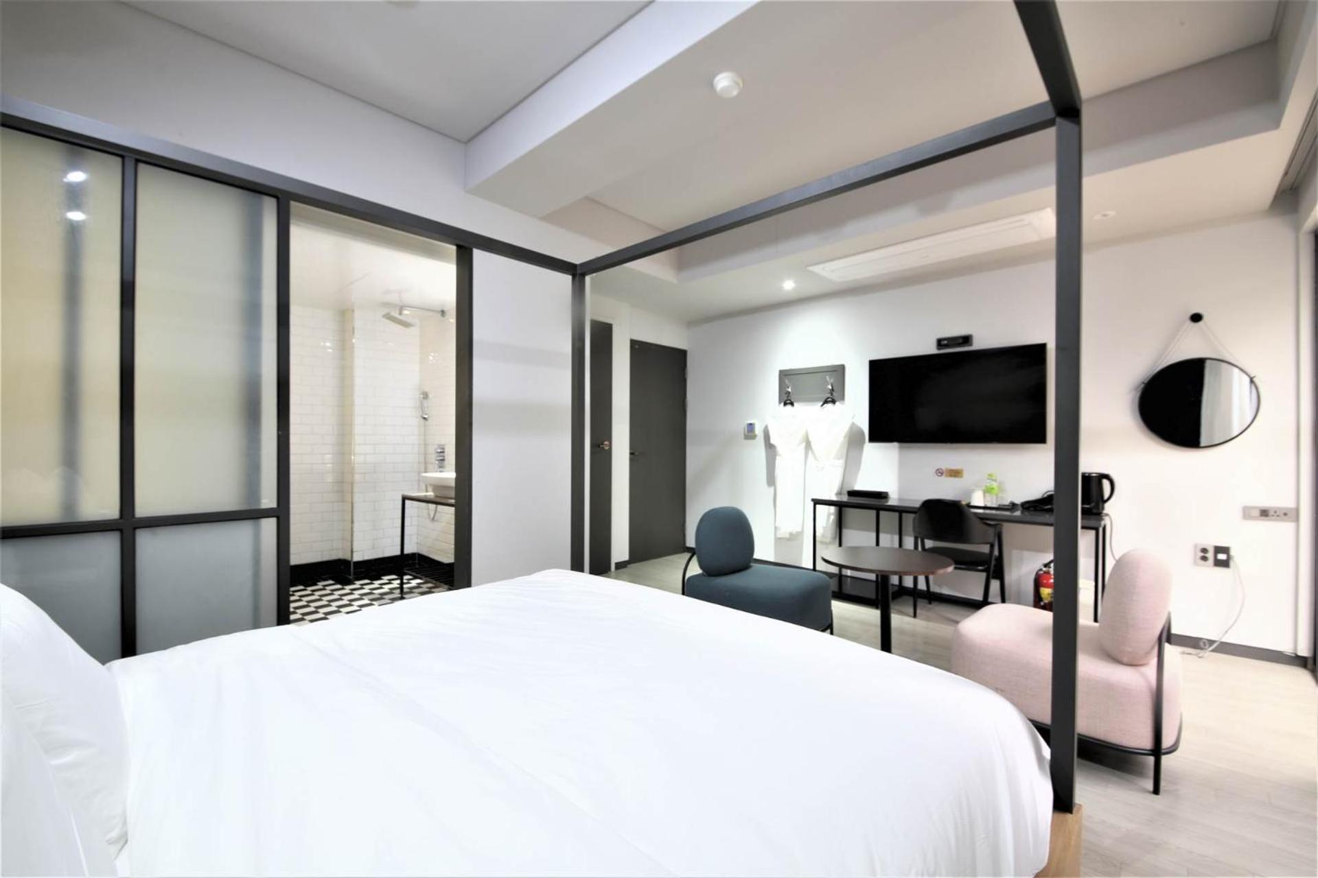 Seomyeon Hound Hotel 1St Street Busan Ngoại thất bức ảnh